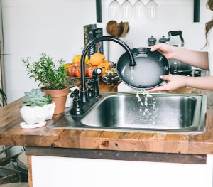 10 Surprising Ways Dishwashing Liquid Can Simplify Your Life